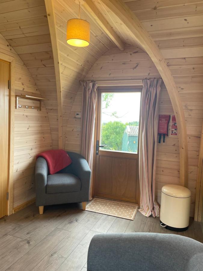Rabbit Glamping Pod School House Farm Hotel Leighton  Exterior foto