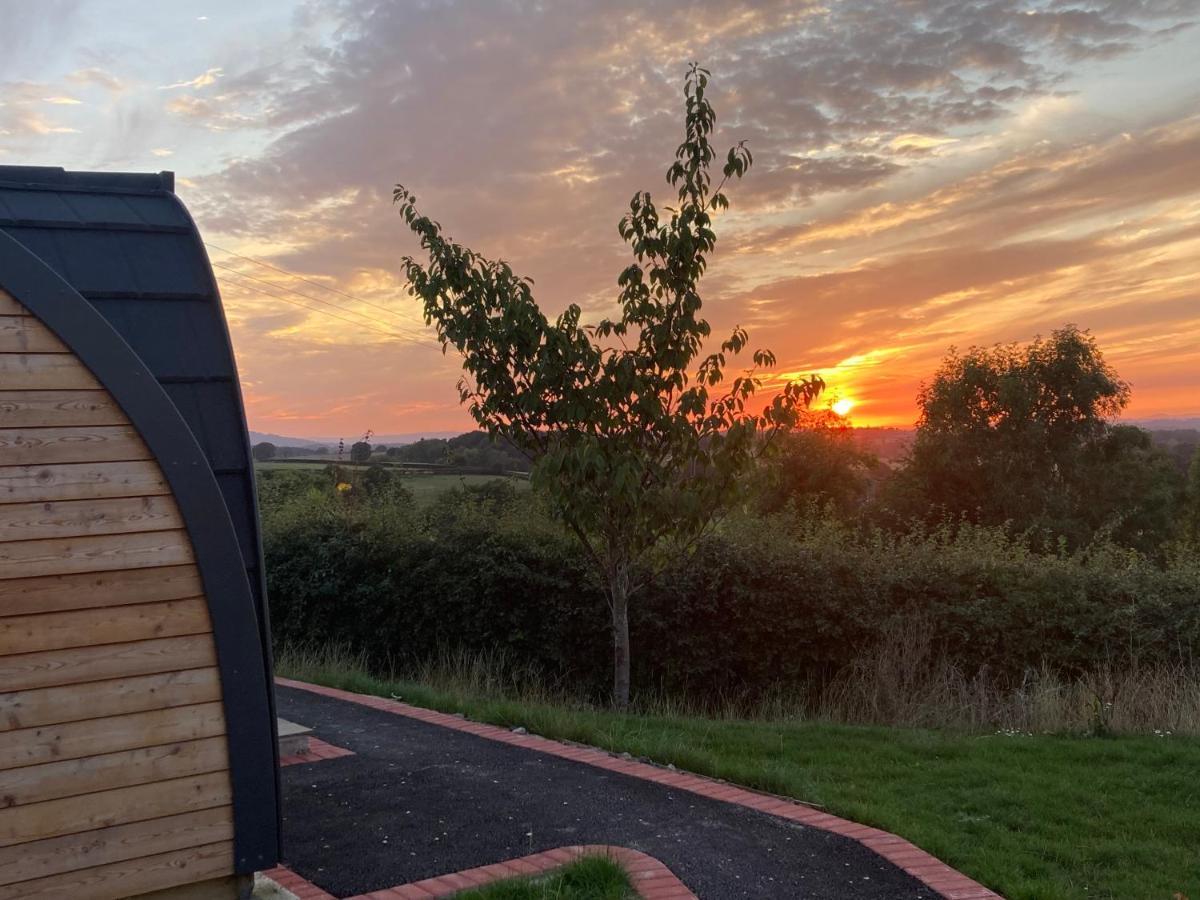 Rabbit Glamping Pod School House Farm Hotel Leighton  Exterior foto