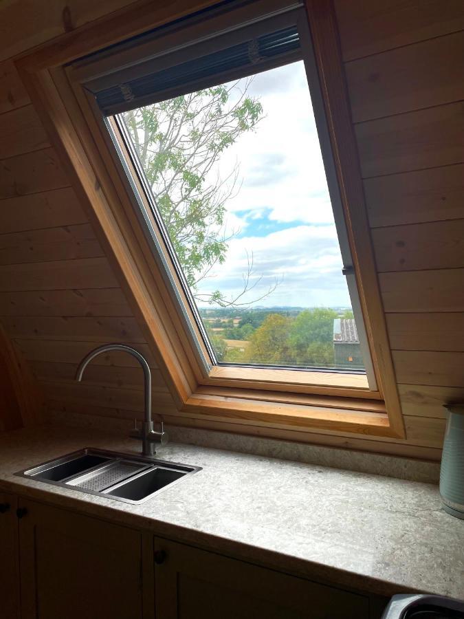 Rabbit Glamping Pod School House Farm Hotel Leighton  Exterior foto