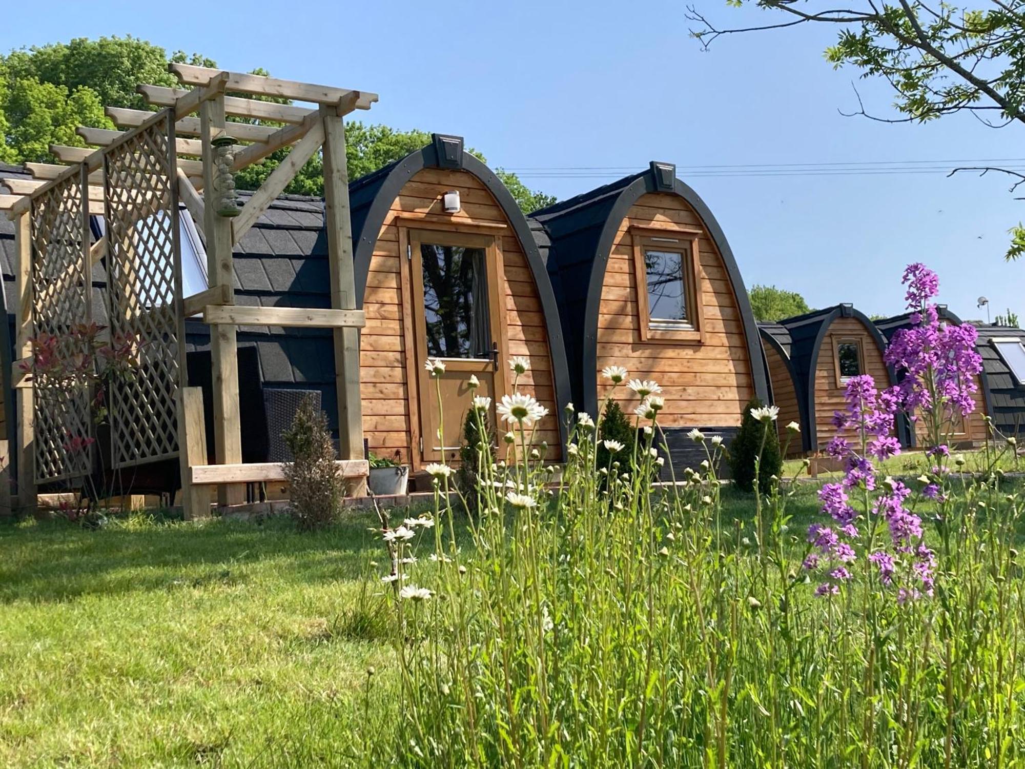 Rabbit Glamping Pod School House Farm Hotel Leighton  Exterior foto